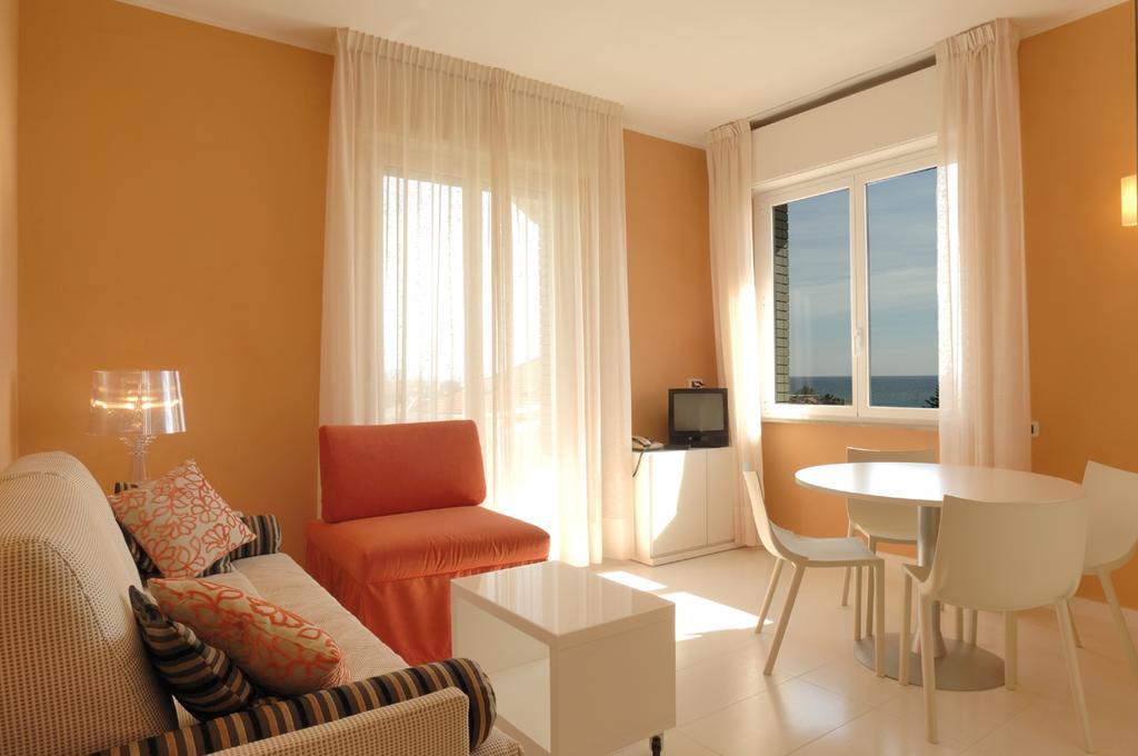 Residence Oliveto Ceriale Rum bild